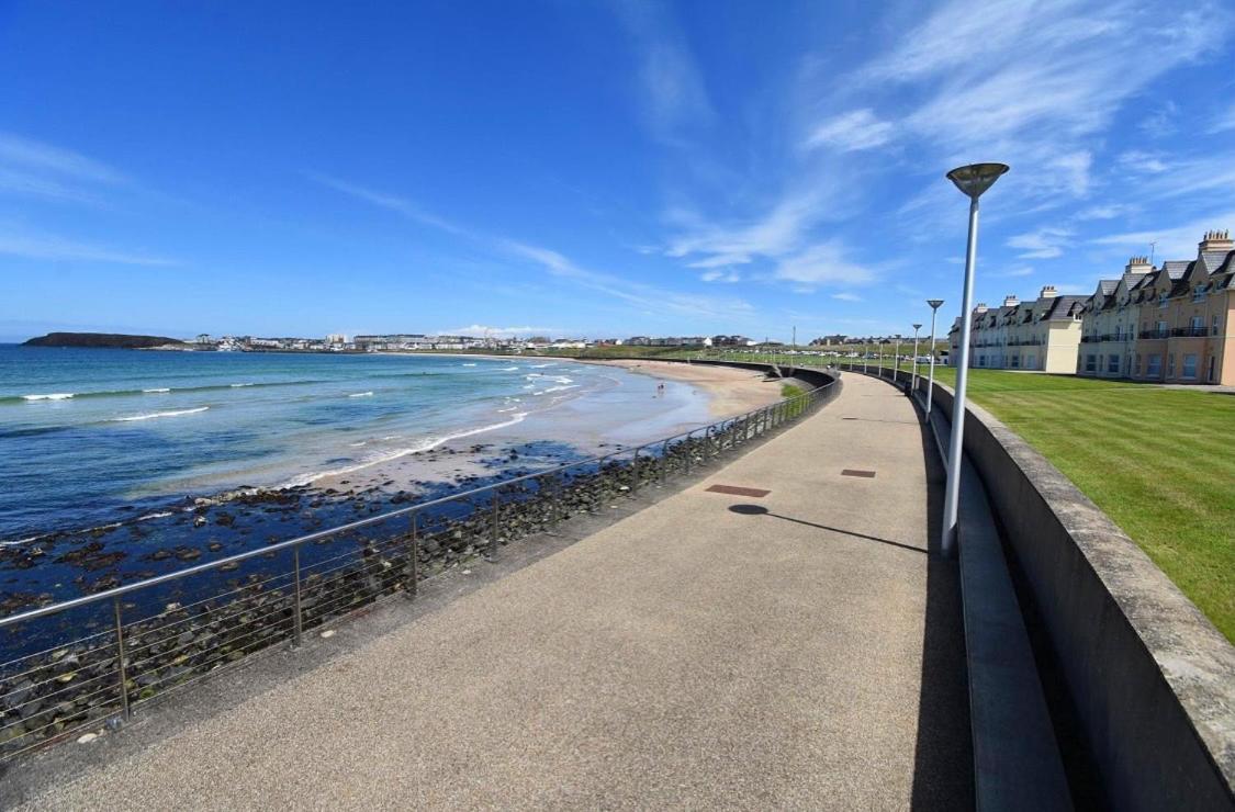Sound Of The Sea - Penthouse In Portrush Appartement Buitenkant foto