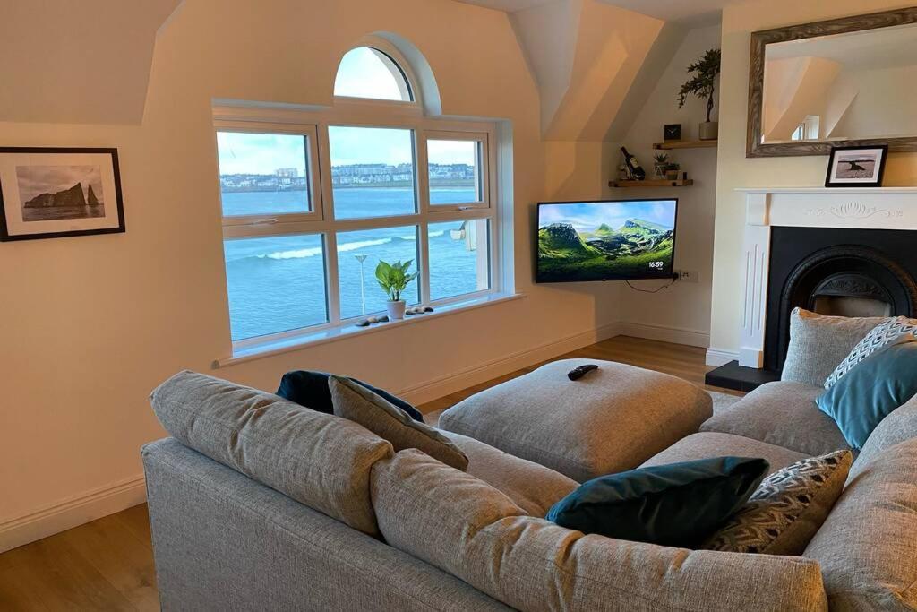 Sound Of The Sea - Penthouse In Portrush Appartement Buitenkant foto