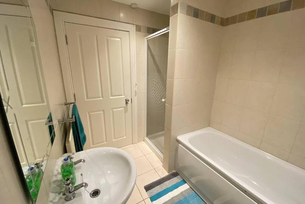 Sound Of The Sea - Penthouse In Portrush Appartement Buitenkant foto