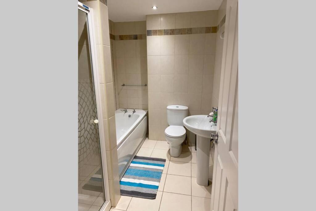 Sound Of The Sea - Penthouse In Portrush Appartement Buitenkant foto