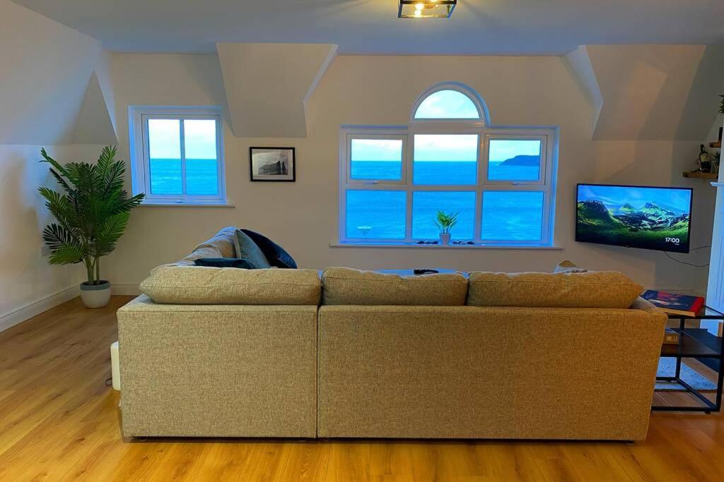Sound Of The Sea - Penthouse In Portrush Appartement Buitenkant foto