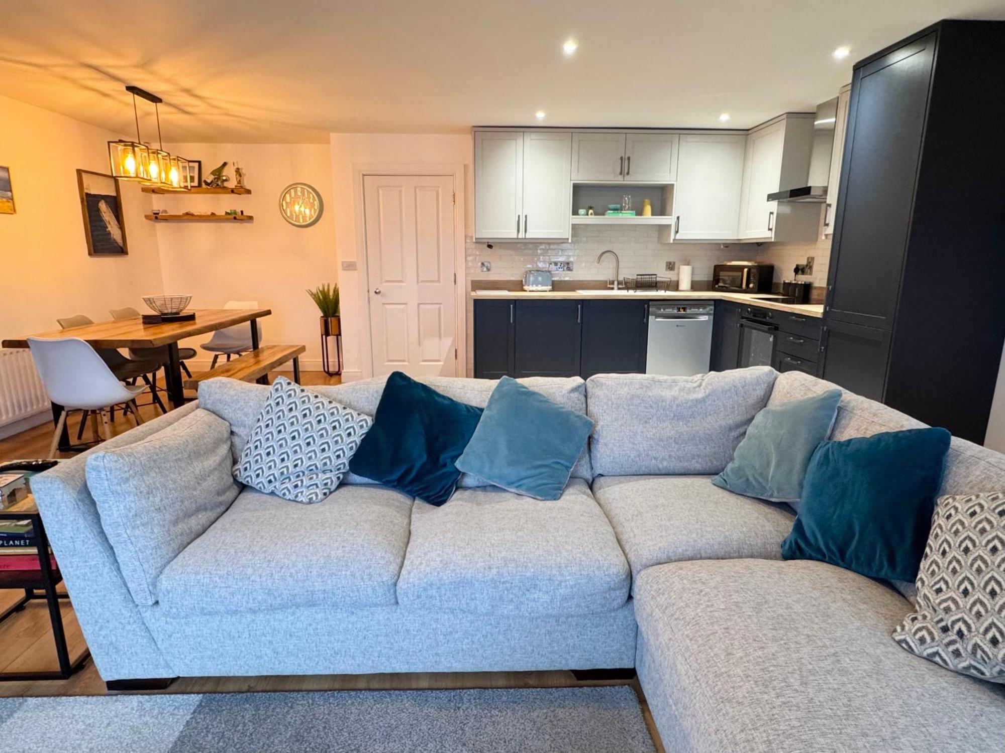 Sound Of The Sea - Penthouse In Portrush Appartement Buitenkant foto