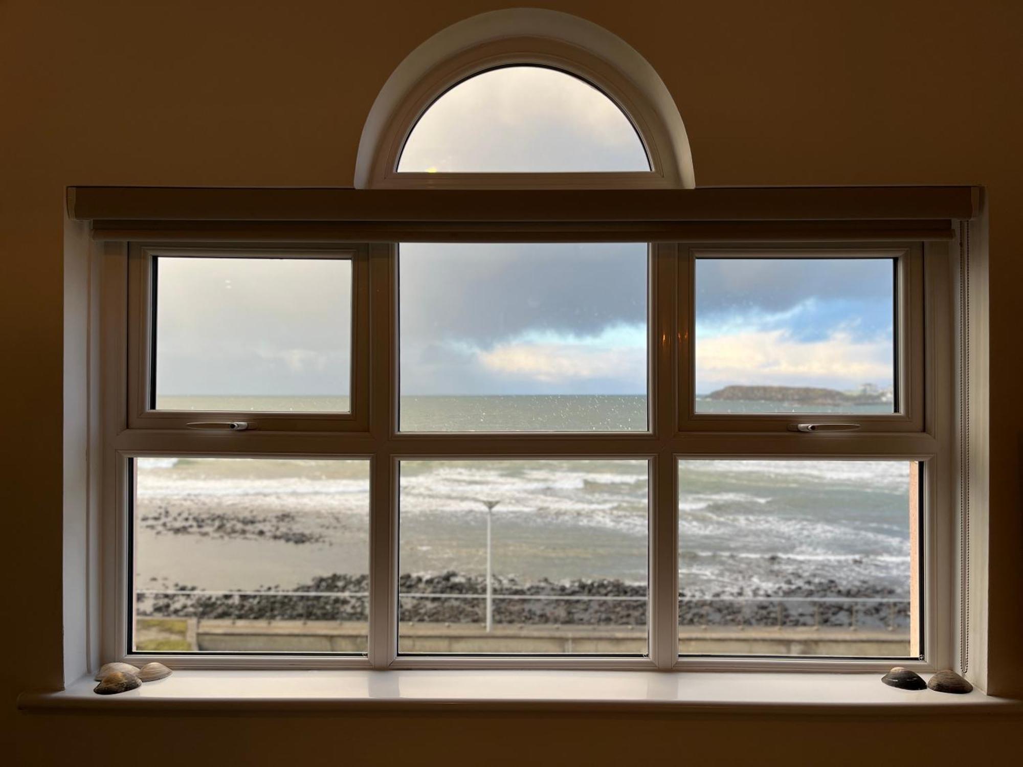 Sound Of The Sea - Penthouse In Portrush Appartement Buitenkant foto